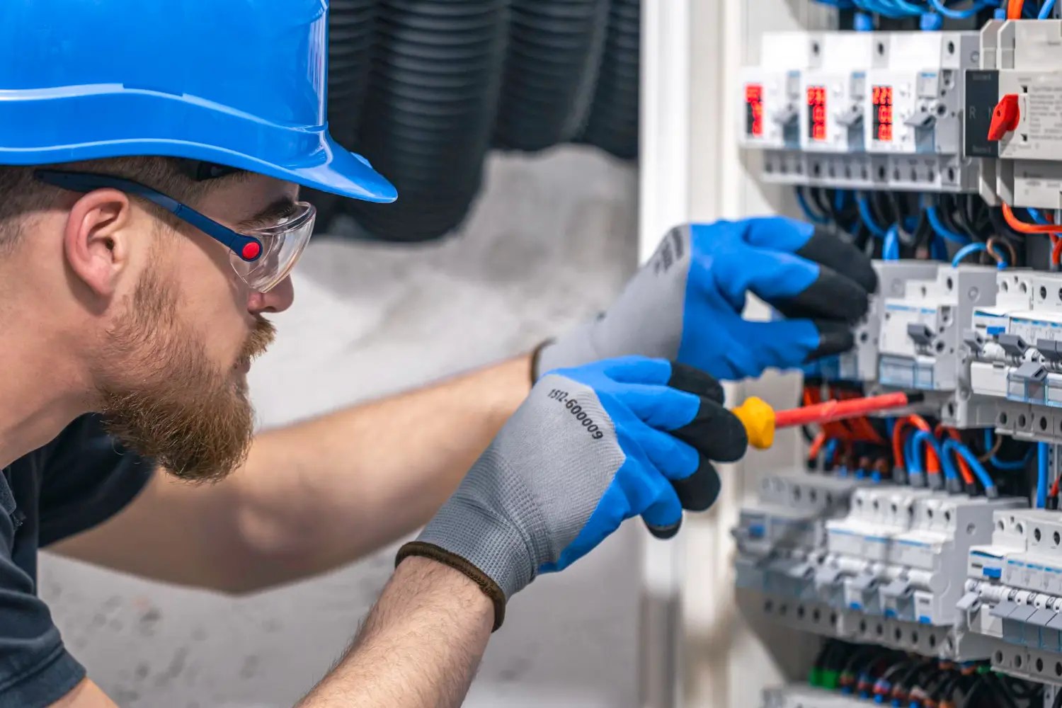Máster en Ingeniería de Instalaciones Eléctricas en Edificación e Industria 1