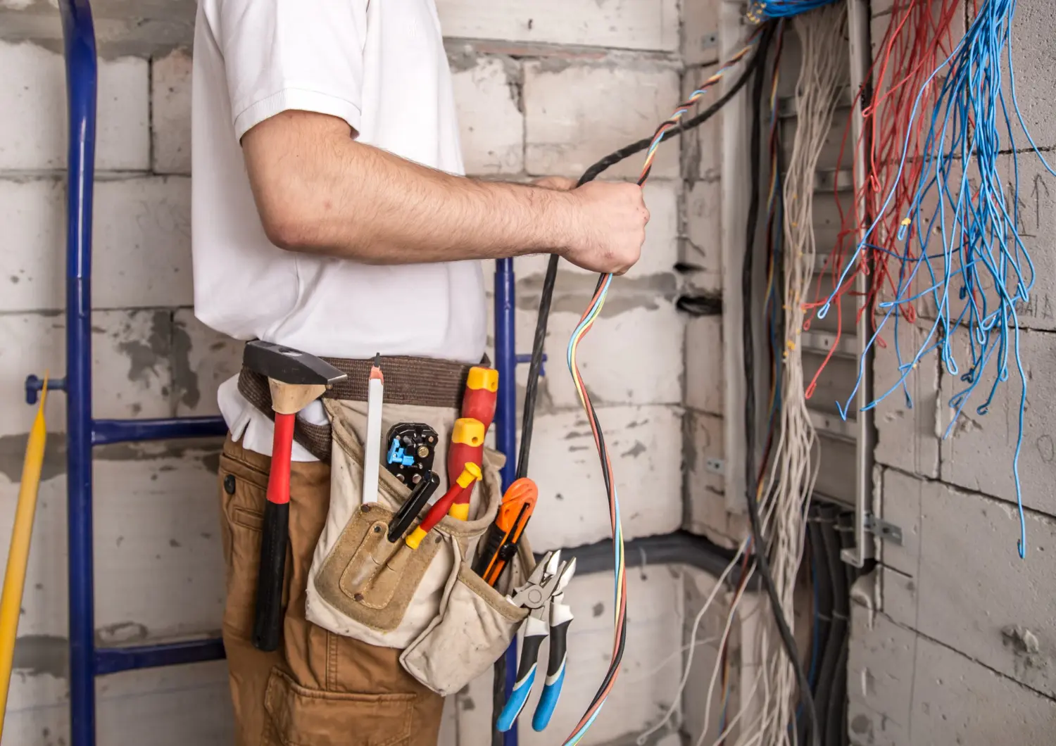 Máster en Ingeniería de Instalaciones Eléctricas en Edificación e Industria 3